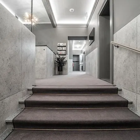 The Viaduct - & 4* Praag