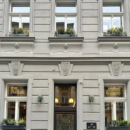 The Viaduct - & 4* Praag