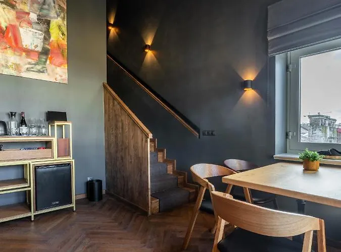 The Viaduct - & 4* Praga