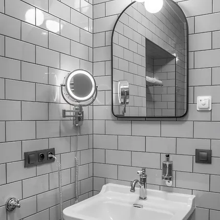 The Viaduct - & Отель Прага