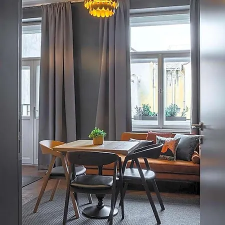 The Viaduct - & 4*