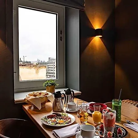 The Viaduct - & Otel