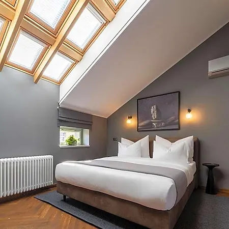 The Viaduct - & 4* Prag
