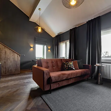 The Viaduct - & 4*